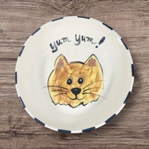 POTTERY BOWL for FAMILY OF CATS/Cat in Center with Black Checked Sides